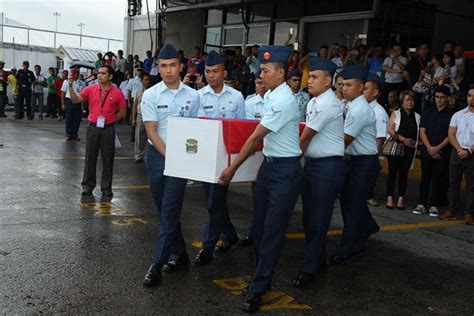 Military honors PAF airwoman Isabel Granada.